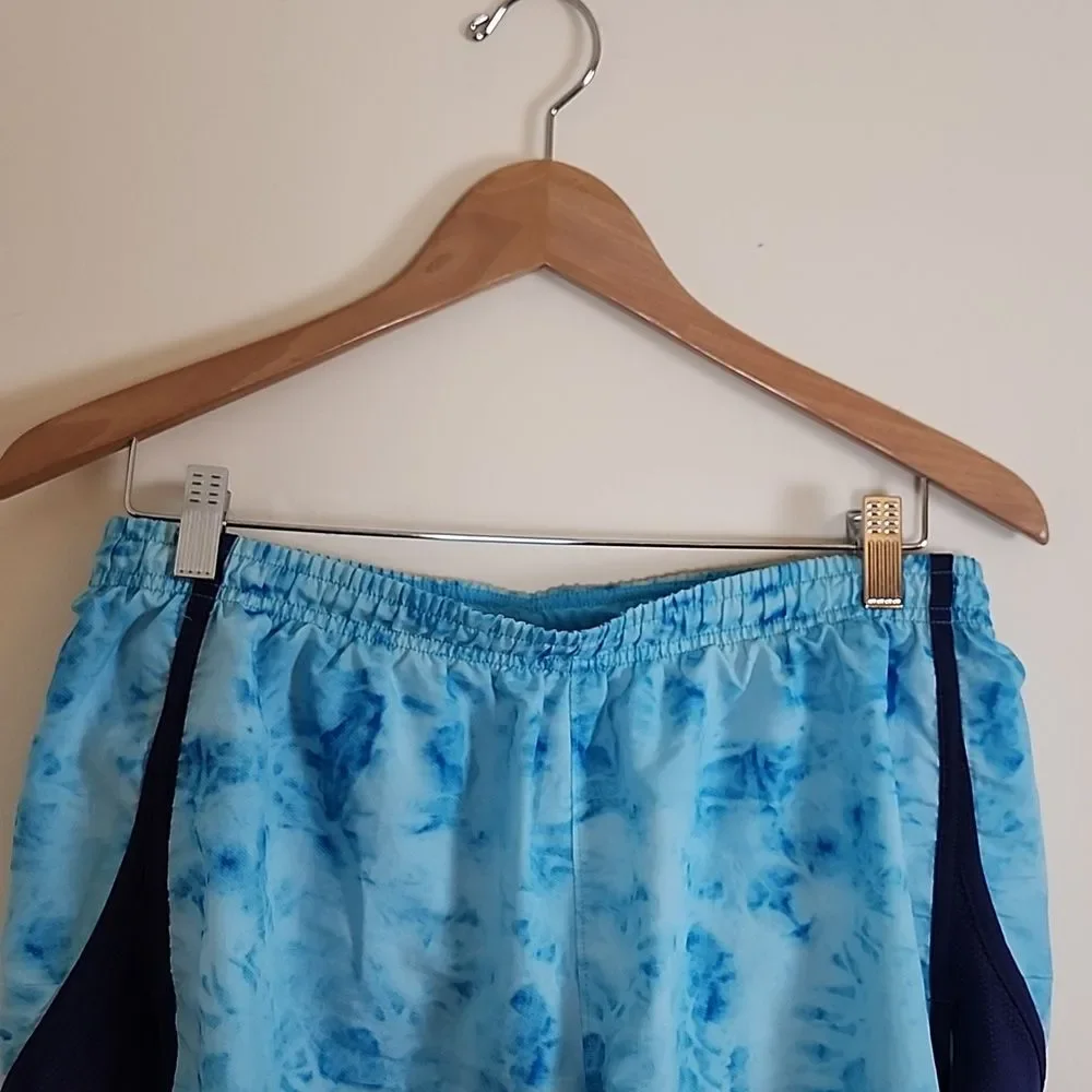 Under Armour Fitted Heat Gear Women's Blue Athletic Shorts, Size Medium